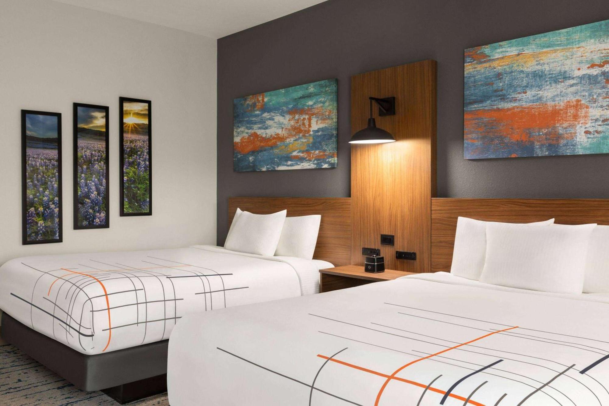 La Quinta Inn & Suites By Wyndham Austin South Εξωτερικό φωτογραφία