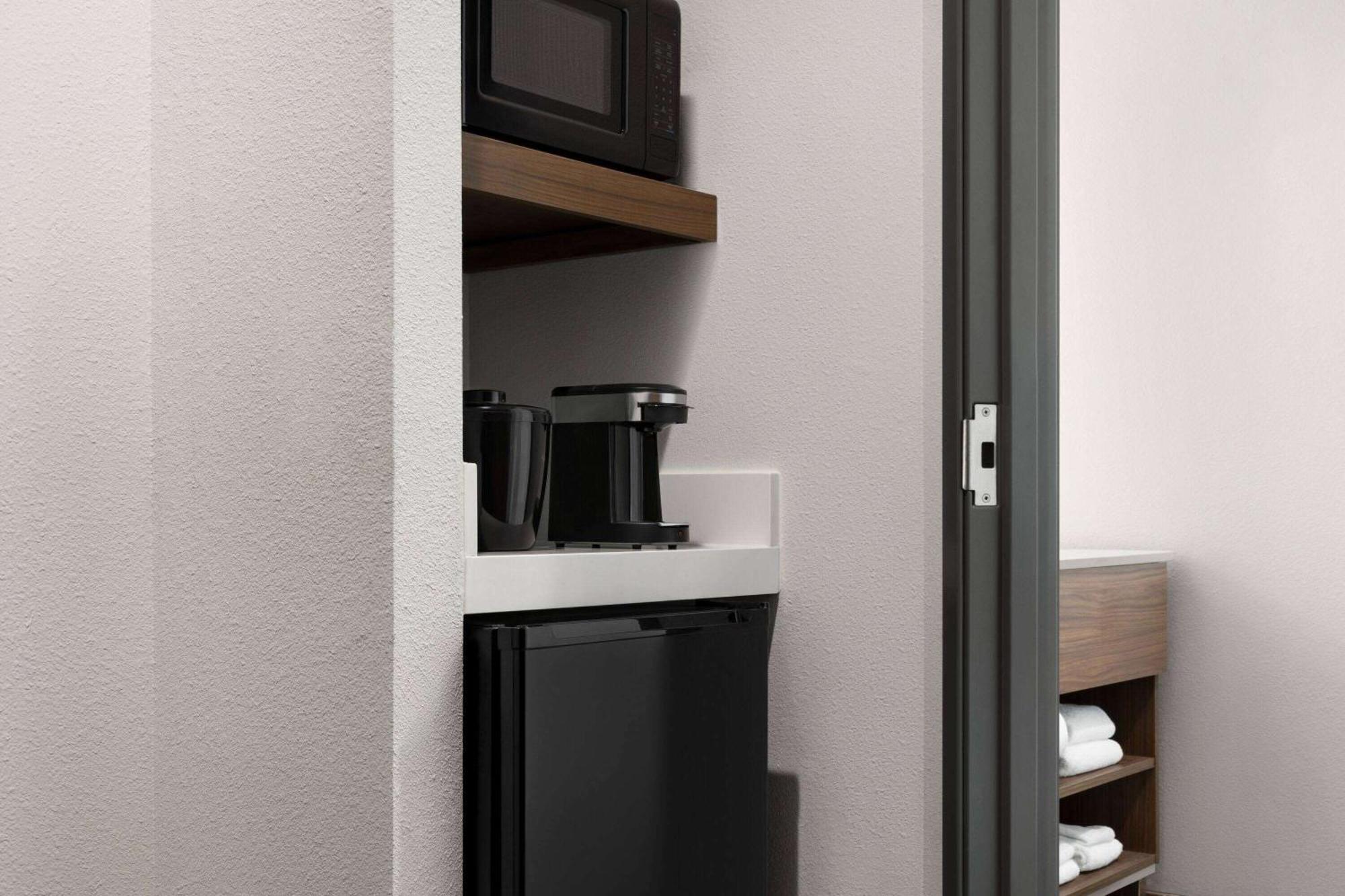 La Quinta Inn & Suites By Wyndham Austin South Εξωτερικό φωτογραφία
