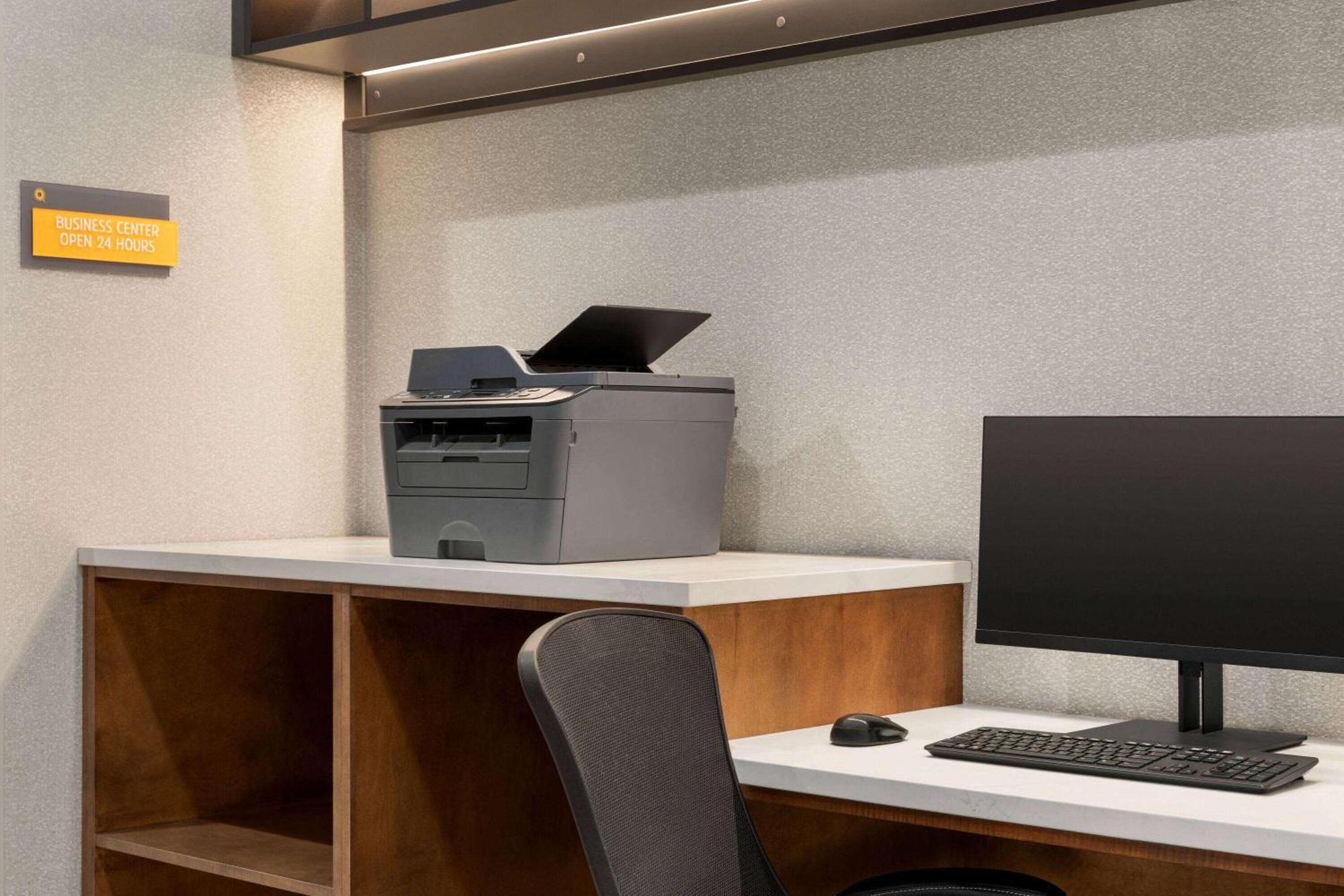 La Quinta Inn & Suites By Wyndham Austin South Εξωτερικό φωτογραφία